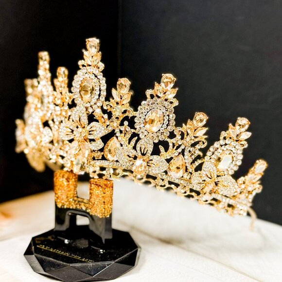 Champagne crystal tiara, Bridesmaid flower tiara, Birthday crown, Prom Hairpiece - Picture 6 of 8